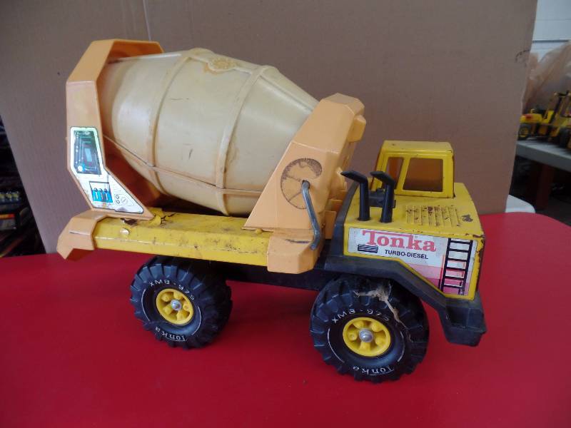 lot 52 image: Cement Truck