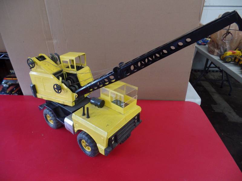 lot 54 image: Crane