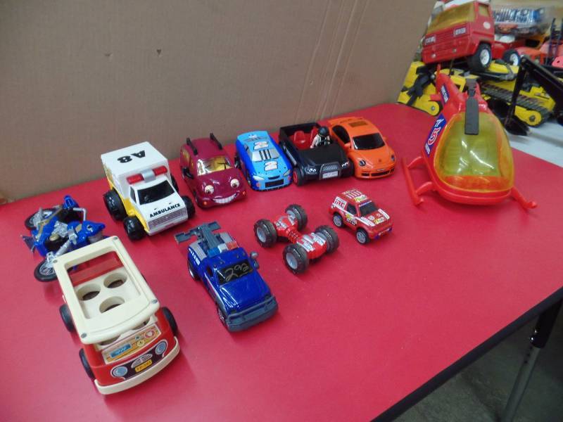 lot 74 image: Toy Vehicles