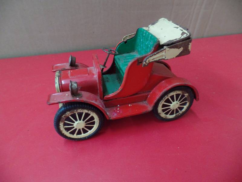 lot 80 image: Antique Vehicle