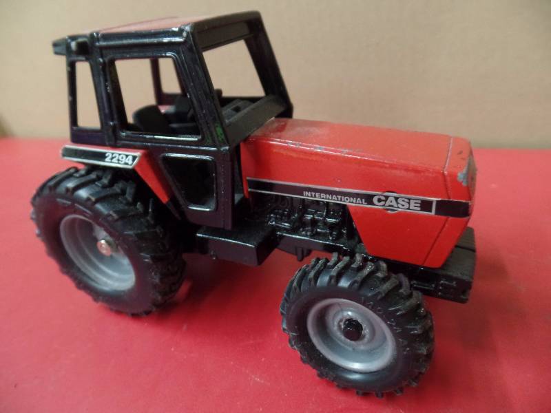 lot 56 image: Tractor & Dump Trick