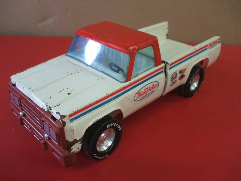 lot 35 image: True Value Pickup Truck
