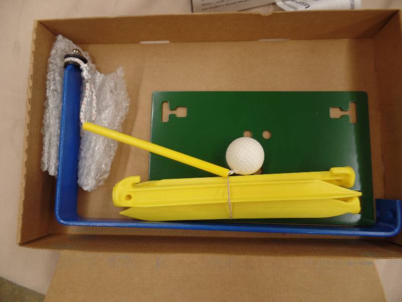 lot 100 image: Golf Practice Set