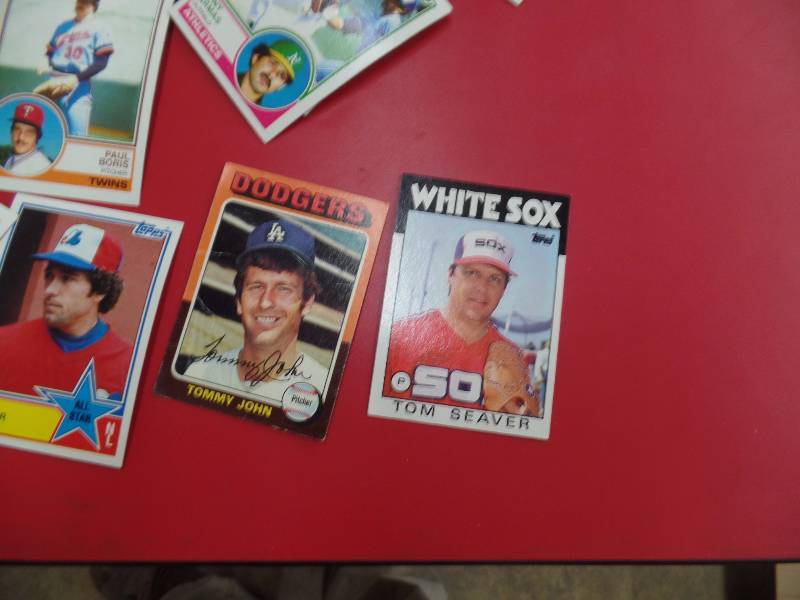 lot 109 image: 80s Topps Baseball Cards