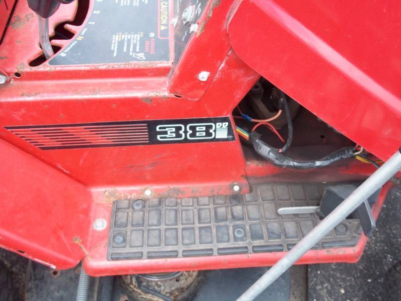 lot 3 image: Dynamark riding mower 16HP Tecumseh, 38 deck