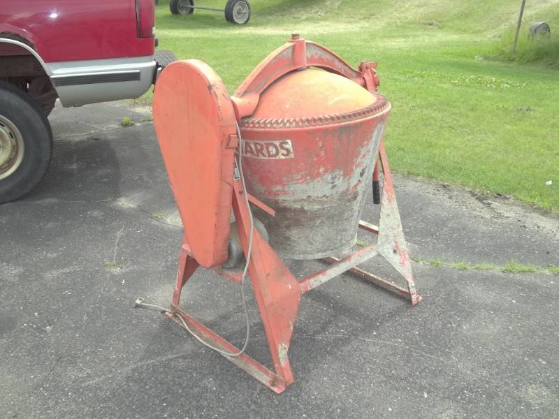 lot 5 image: Electric Cement mixer