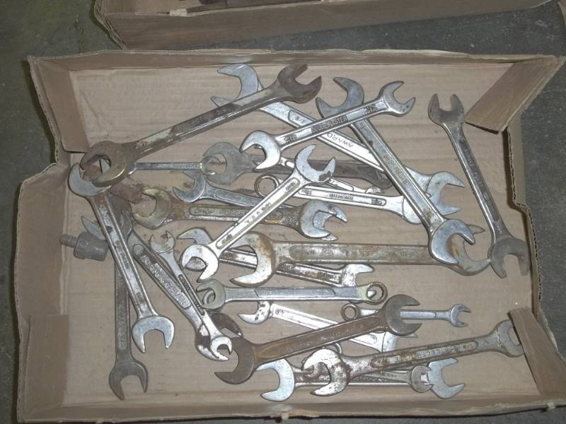 lot 15 image: Vintage tools, wrenches