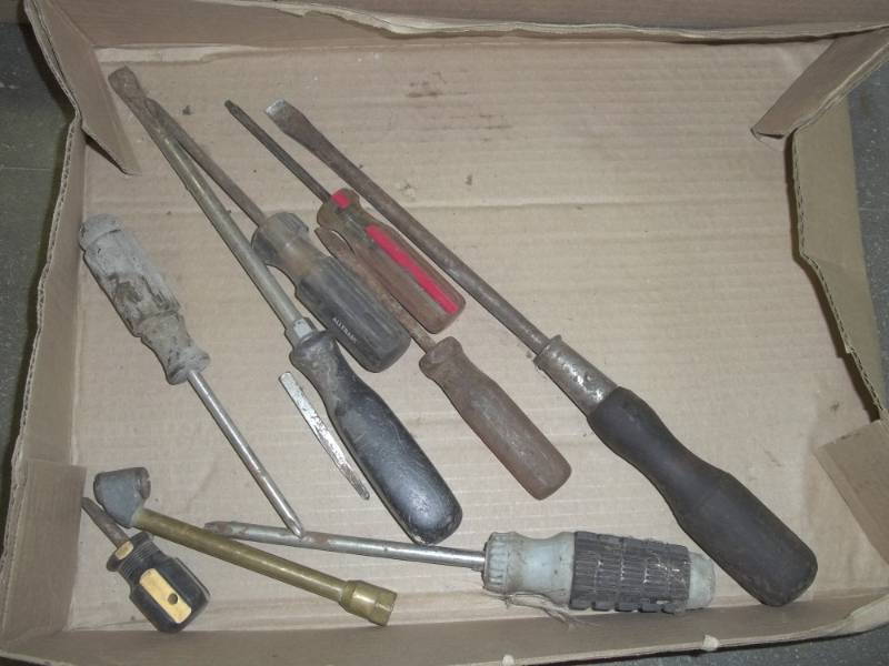 lot 17 image: Tools, Screwdrivers and Air chuck