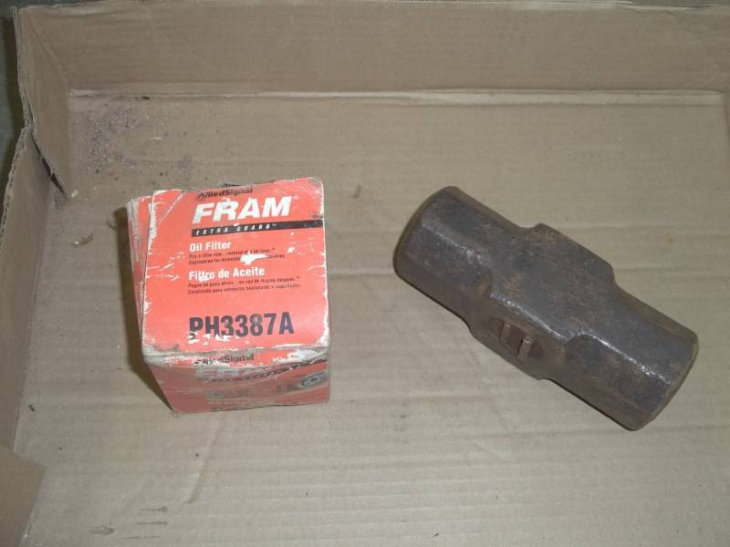 lot 28 image: Sledge hammer head and oil filter