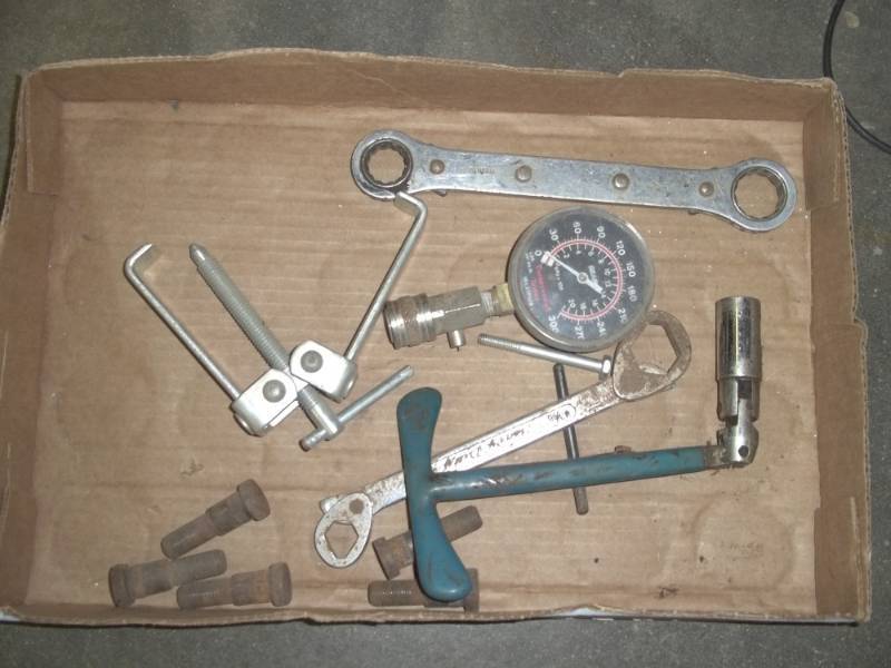 lot 32 image: Tools, battery cable puller, air gauge, speed wrenches