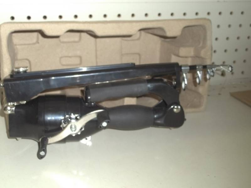 lot 51 image: New Instant Fisherman folding fishing rod and reel