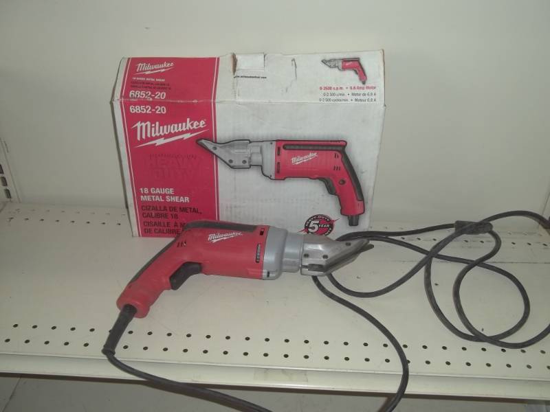 lot 66 image: Milwaukee 16 gauge metal shear, tested and works