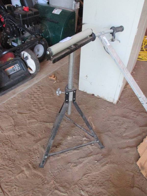 lot 8 image: Stand