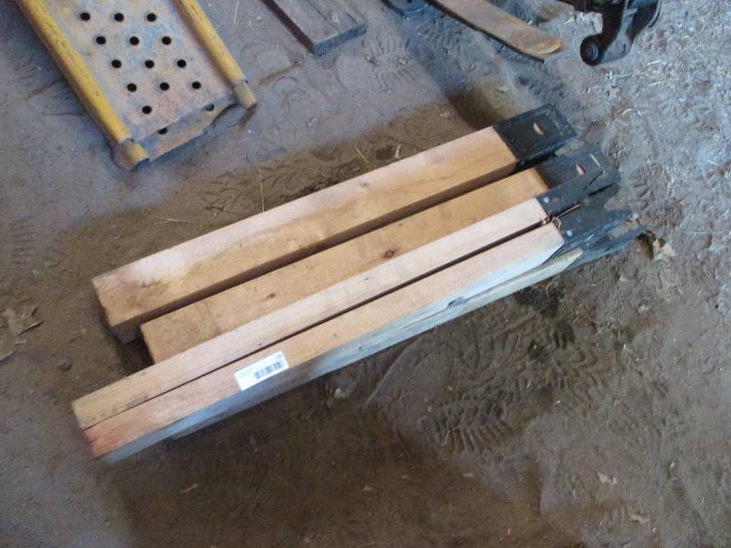 lot 13 image: sawhorse legs