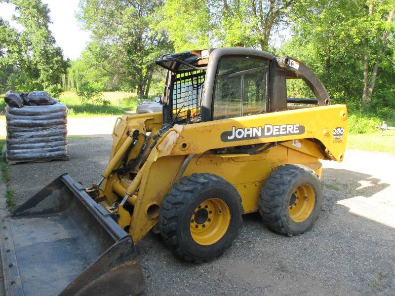 lot 2 image: Skidloader