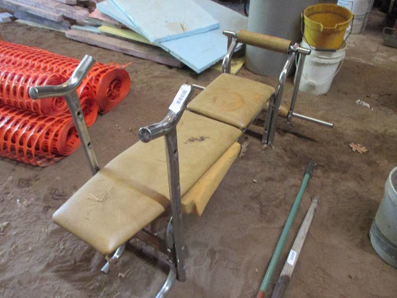 lot 20 image: weight bench