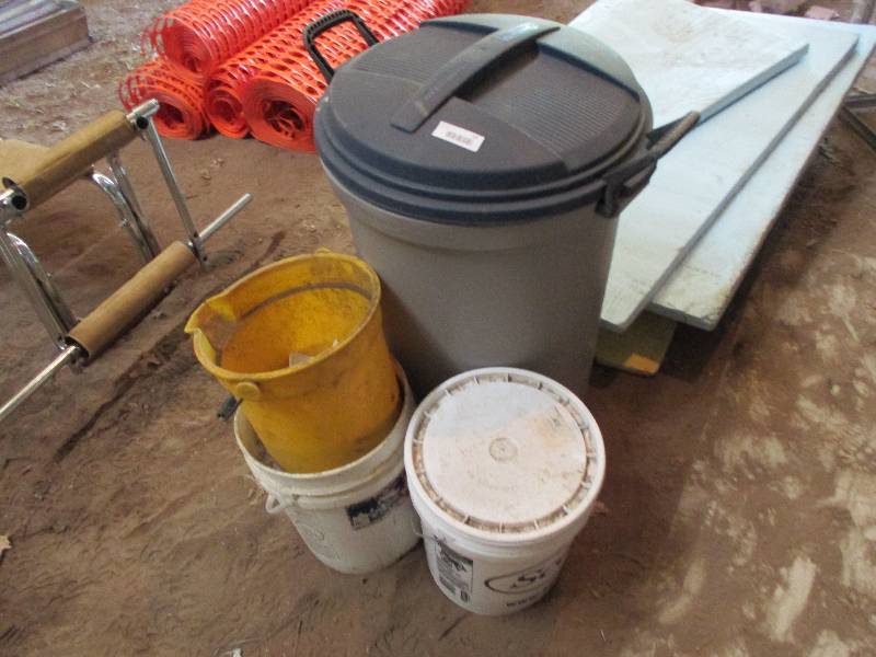 lot 21 image: salt & containers
