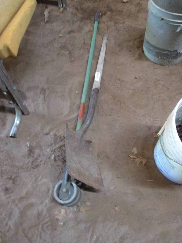 lot 22 image: shovel & edger