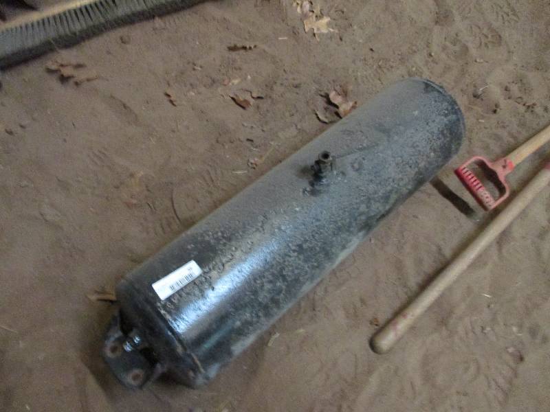 lot 39 image: air tank
