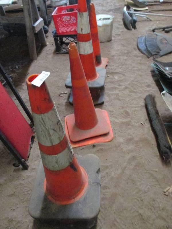 lot 40 image: 7 cones