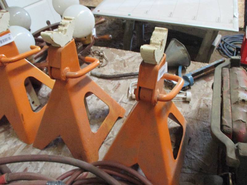 lot 48 image: jackstands