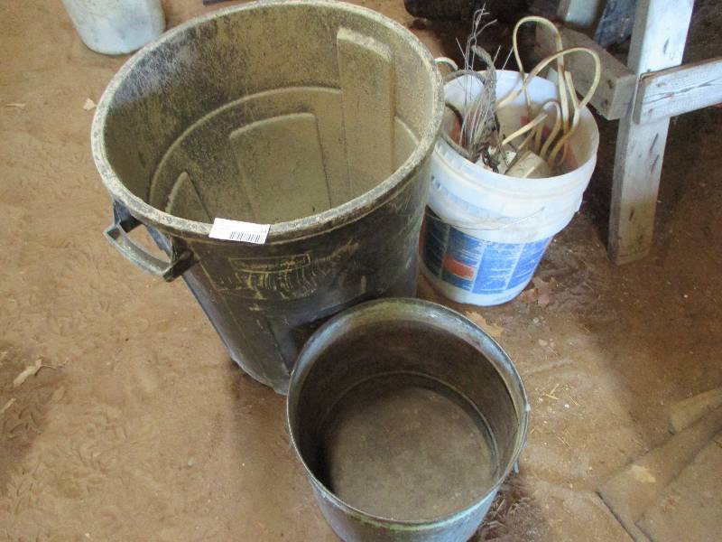 lot 64 image: tubs