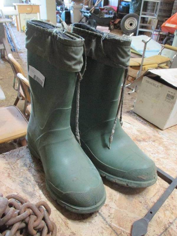 lot 65 image: rubber boots