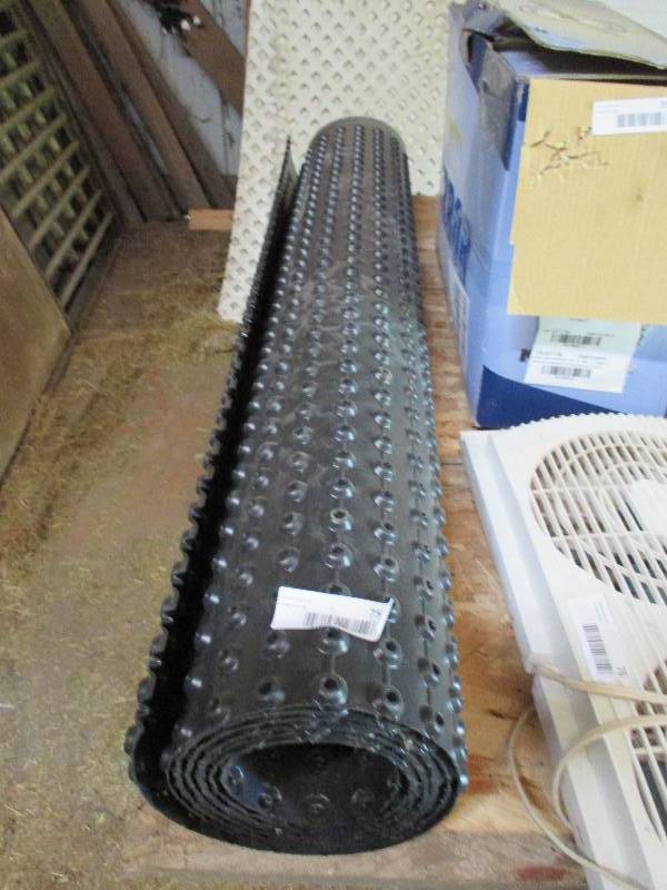 lot 75 image: plastic mat