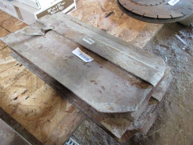 lot 82 image: trowel blades