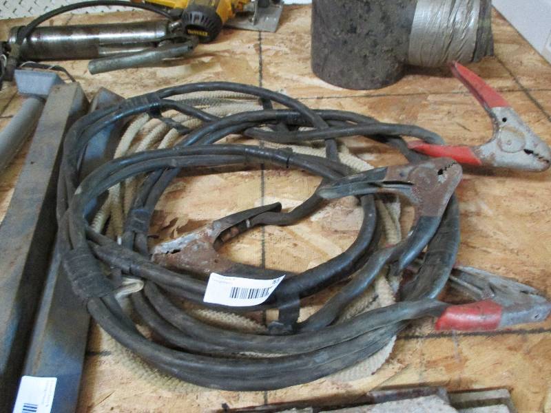 lot 83 image: jumper cables, rope