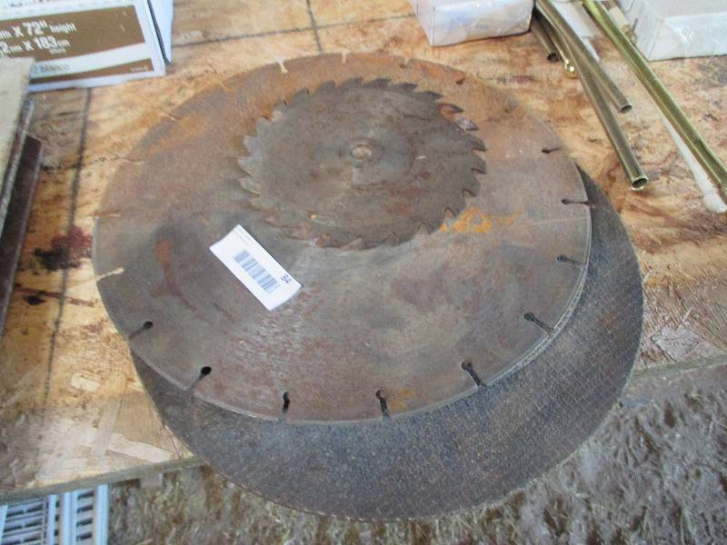 lot 84 image: saw blades