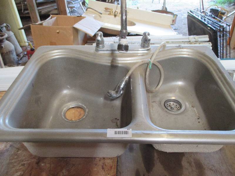 lot 89 image: sink and faucet