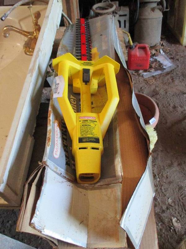 lot 93 image: electric hedge trimmer
