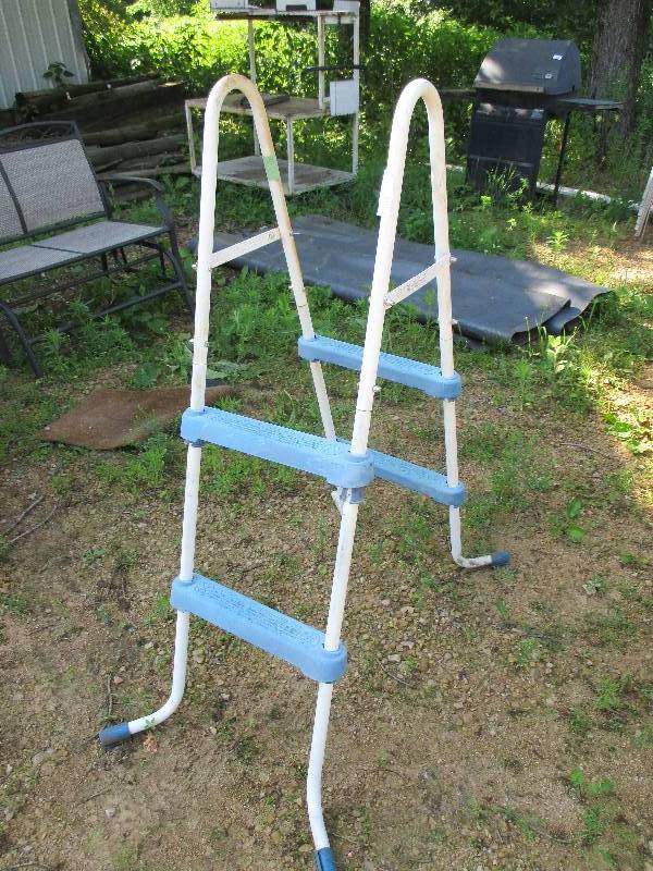 lot 117 image: pool ladder