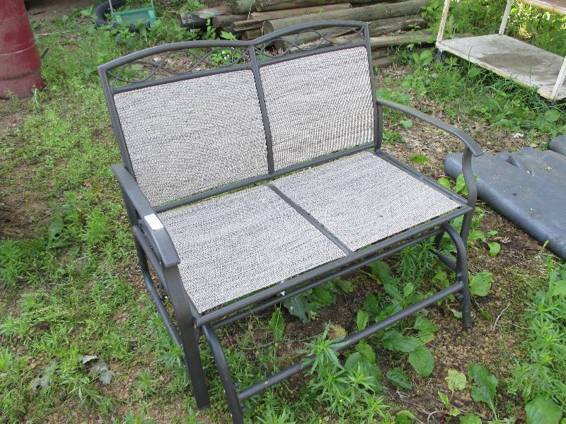 lot 118 image: swing bench