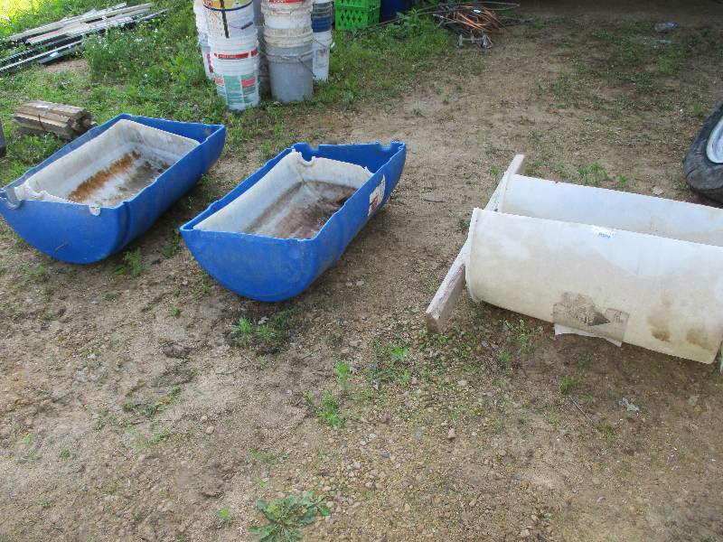 lot 121 image: feeders