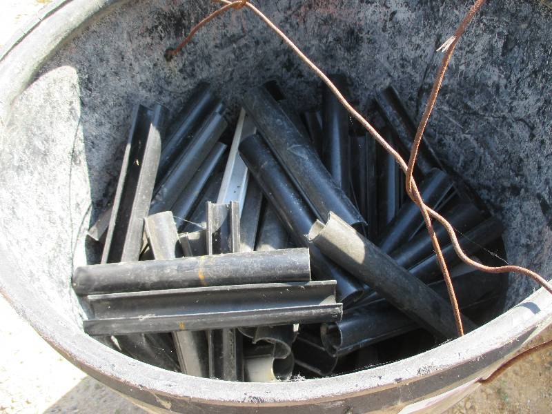 lot 131 image: scaffolding wind clips