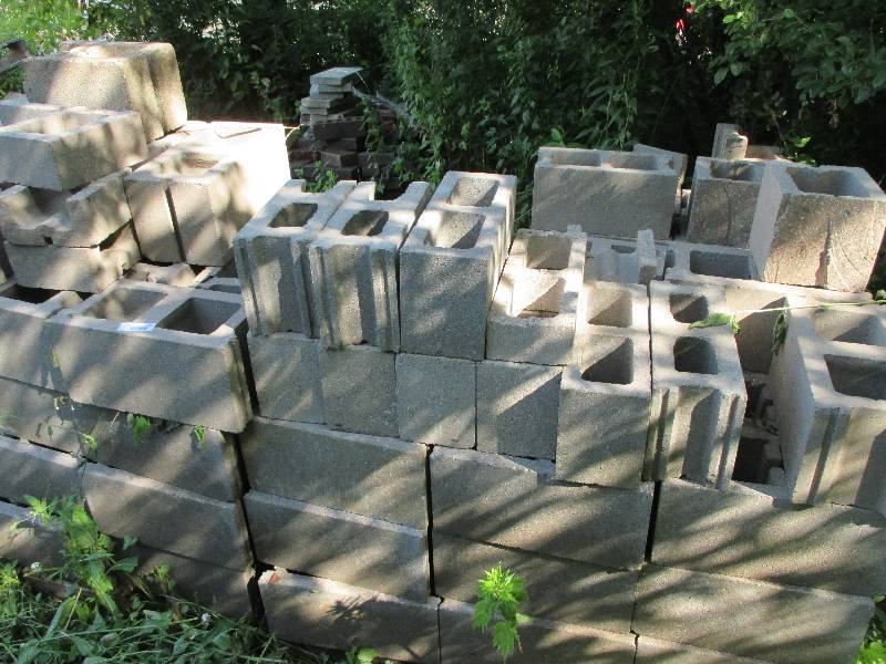 lot 134 image: 2 pallets cement block