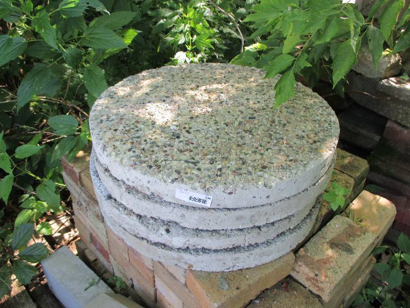 lot 136 image: round pavers