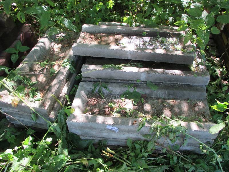 lot 137 image: gutter blocks