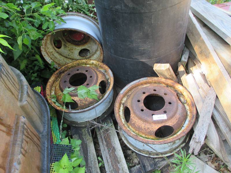 lot 140 image: dually rims