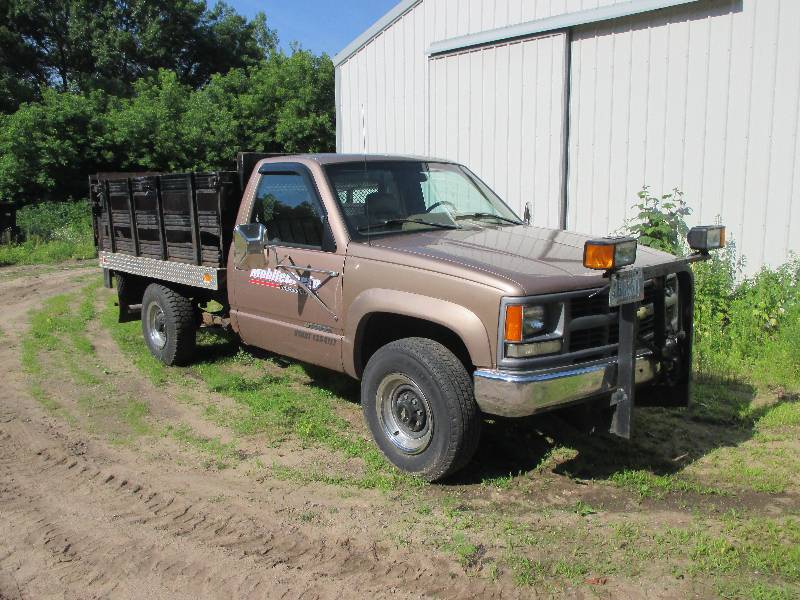 lot 4 image: Chevy Truck