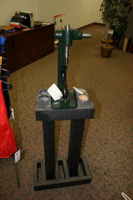 lot 1079 image: Battco 600 Riveter & Eyelet Machine wMetal Stand.