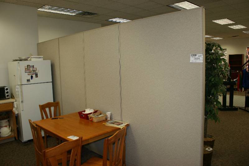 lot 1059 image: Cubicle Wall Lot 4-Pieces Beige 36 x 66.5 48 x 85 (3).