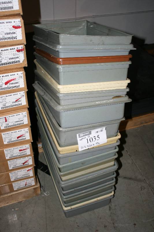 lot 1035 image: Lot of Plastic Tubs Miscellaneous Colors 12.5 x 20 x 4.5.