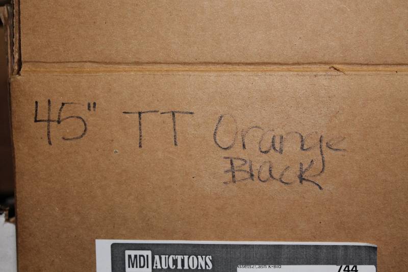 lot 744 image: Box of C.H.A. 45 Pink TT Oval Lace The Ultra Lace.