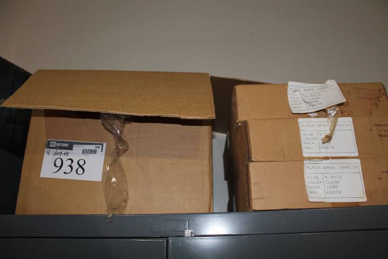 lot 938 image: Box Lot of (4) Plain Bags, 9.5 x 15, Clear Christmas Decorations.