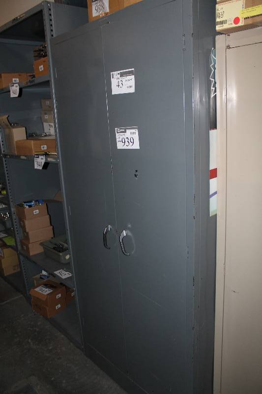 lot 43 image: Metal Cabinet wShelves & Double Doors Handles Contenst Not Included 24 x 36 x 48.