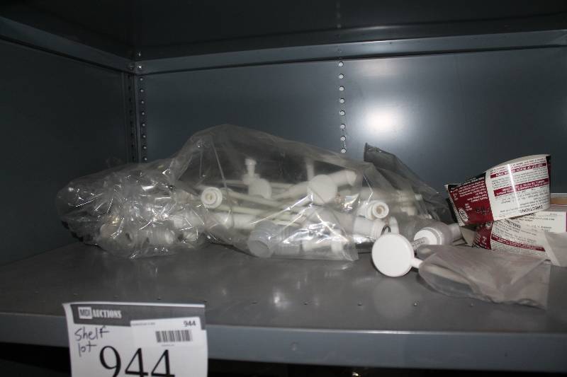 lot 944 image: Shelf Lot of Plastic Pumps wScrew On Lids For Plastic Bottles.