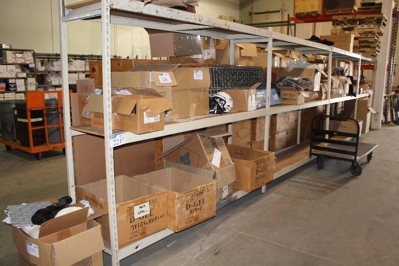 lot 221 image: Shelving Lot Including 8 Cross Beams (24) 7 Upright (5) Cross Beam 8 x 3.
